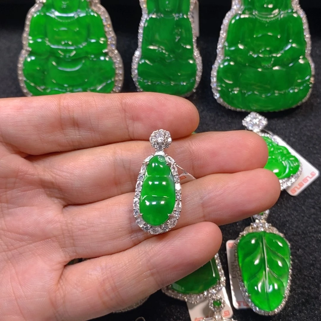 颈饰银S925镶嵌翡翠福豆吊坠