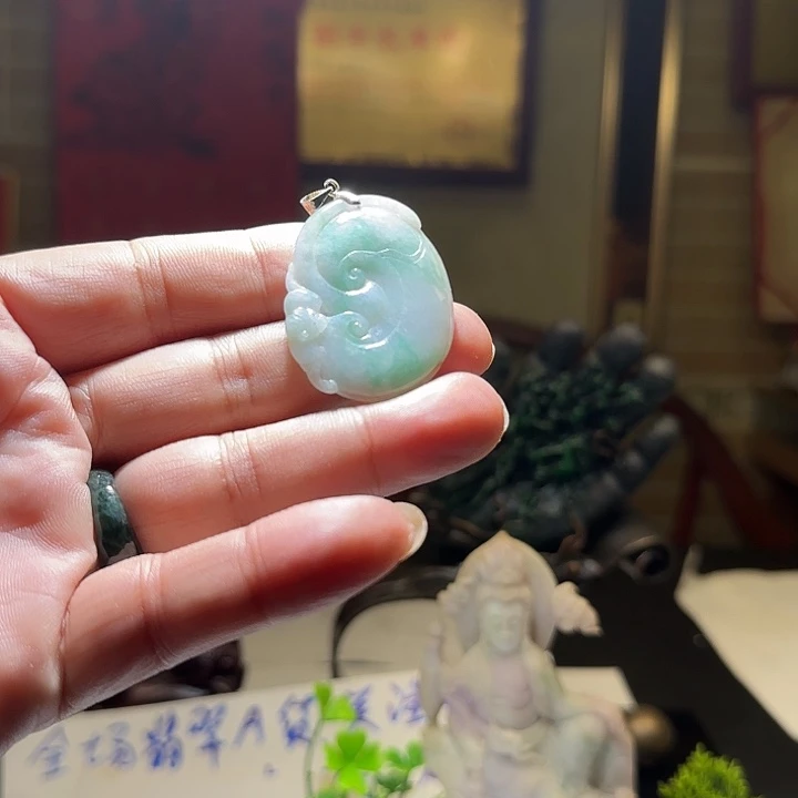 翡翠未镶嵌颈饰89898989