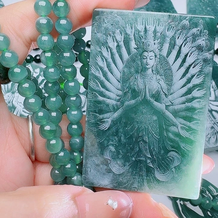 翡翠未镶嵌颈饰多样性发其一