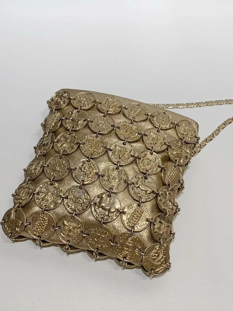 95新 Chanel/香奈儿 HIHI18C金色羊金币斜挎包11251974JL