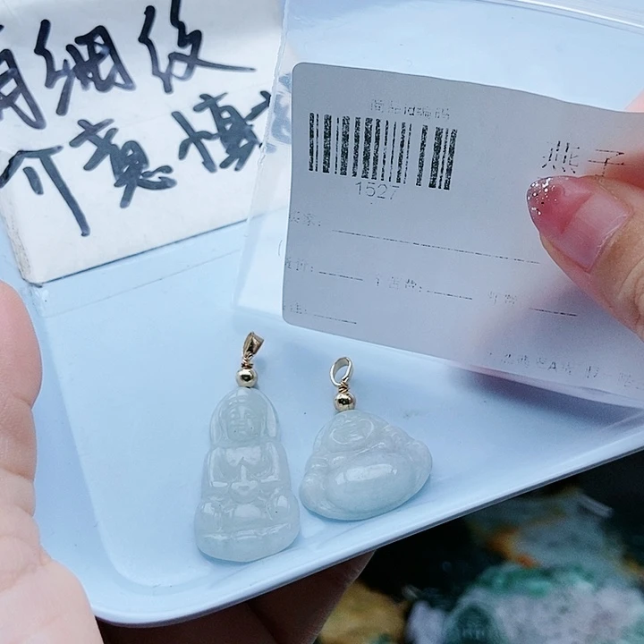 颈饰足铂镶嵌翡翠翡翠