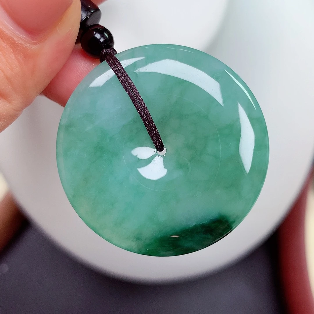 翡翠未镶嵌颈饰平安扣