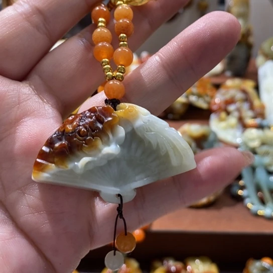 蛇纹石玉未镶嵌颈饰