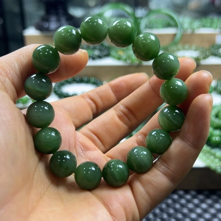大***利未镶嵌手链和田玉（碧玉）