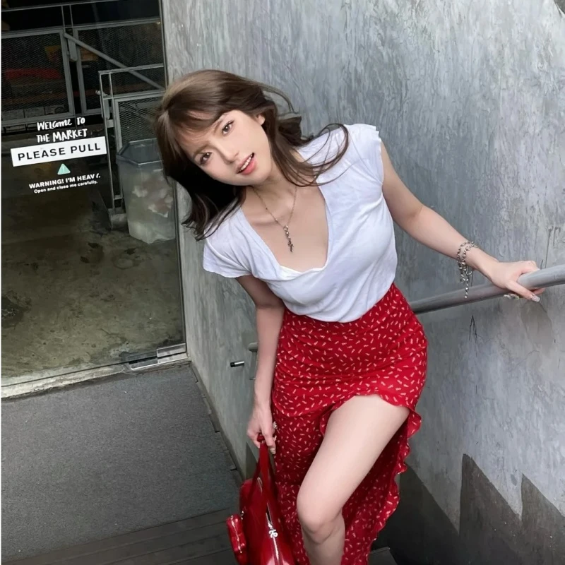 纯欲辣妹套装女简约百搭V领短袖T恤春季不规则碎花半身裙两件套装
