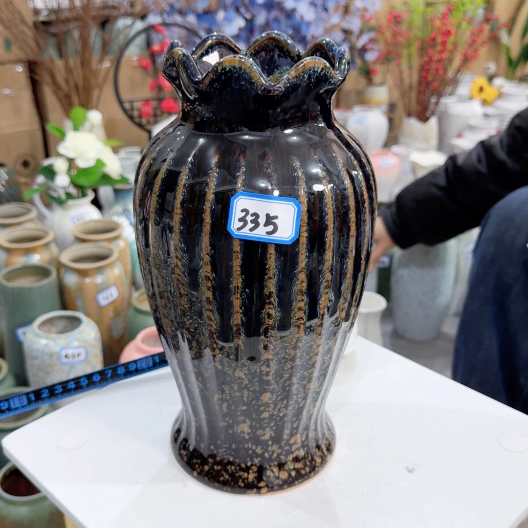 玥***玥335号陶瓷高28厘米微瑕一个