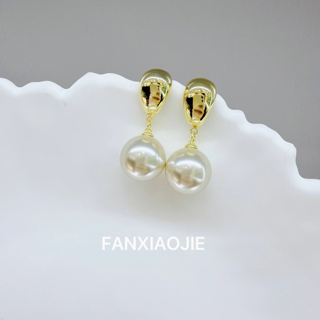 铜合金仿珍珠耳饰 范小姐奢牌感水滴时尚耳环ins轻奢