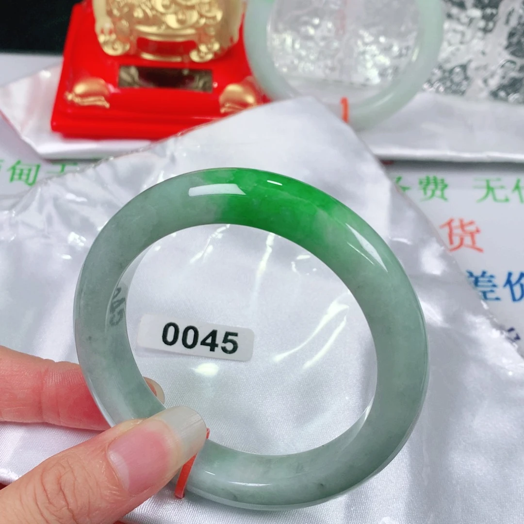 翡翠手镯未镶嵌   编号0045 正圈56+