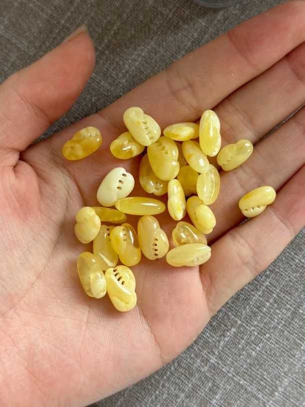 7mm左右蜜蜡蟹钳一对（多样性发其一）