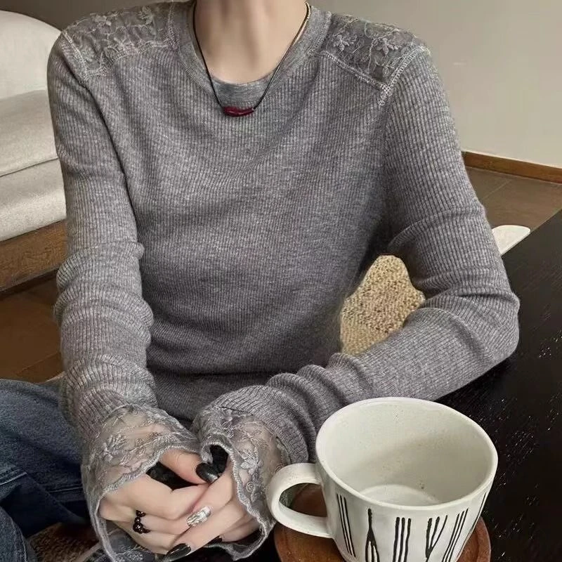 设计感蕾丝打底衫女春季秋季新款内搭洋气时尚喇叭袖T恤短款上衣