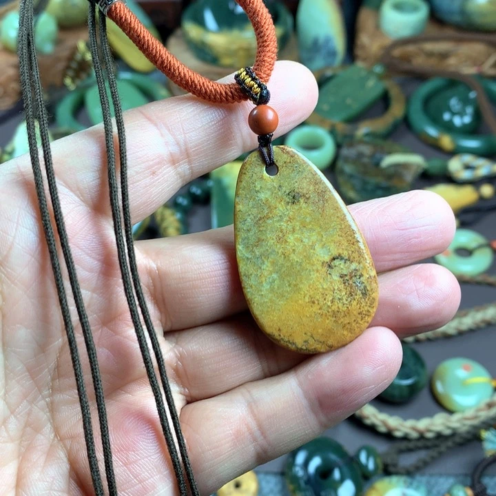 吊坠(赠链)未镶嵌岫岩河磨玉（透闪石质玉）