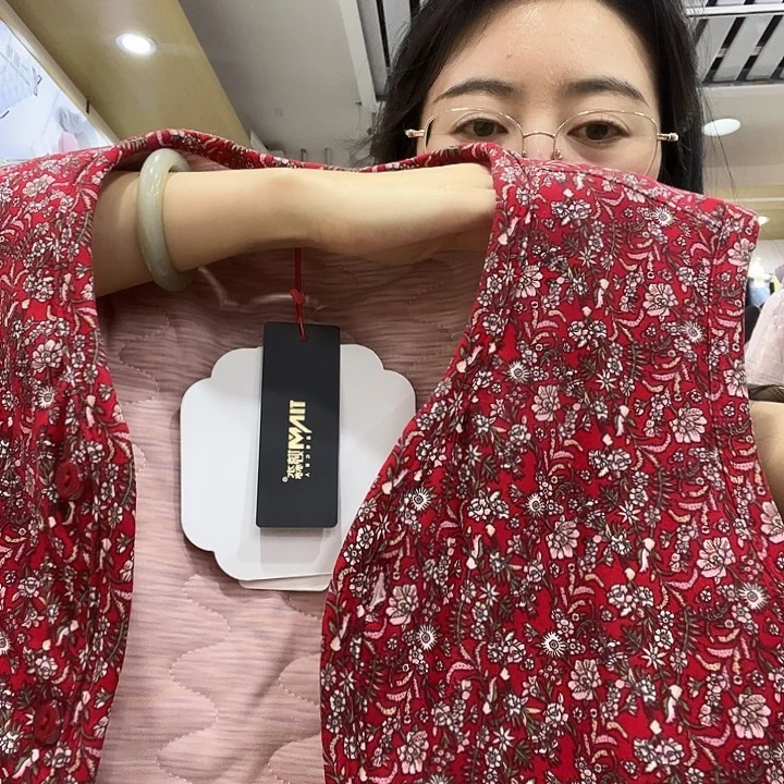 红色羊毛马甲120-150