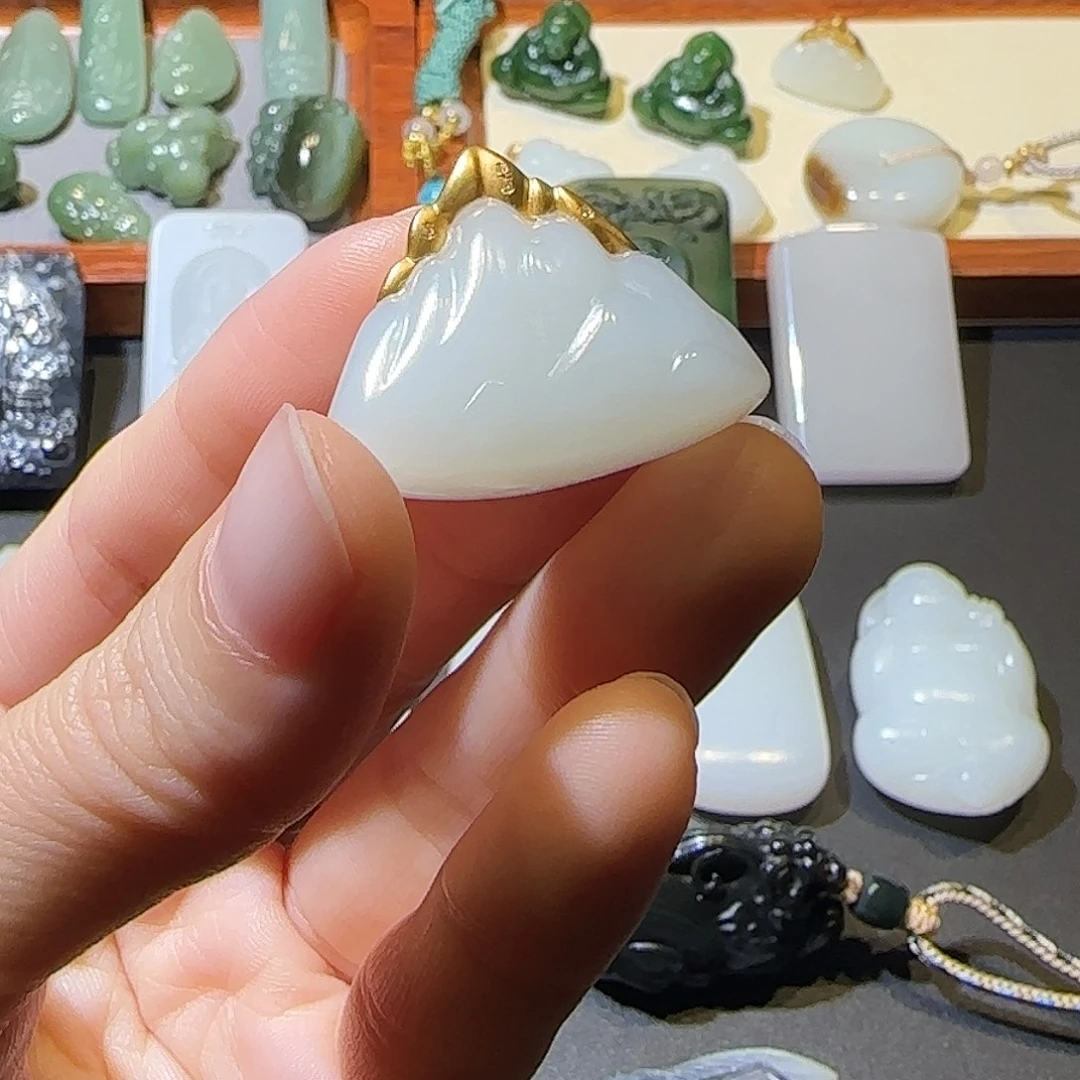 和田玉18K金镶嵌颈饰