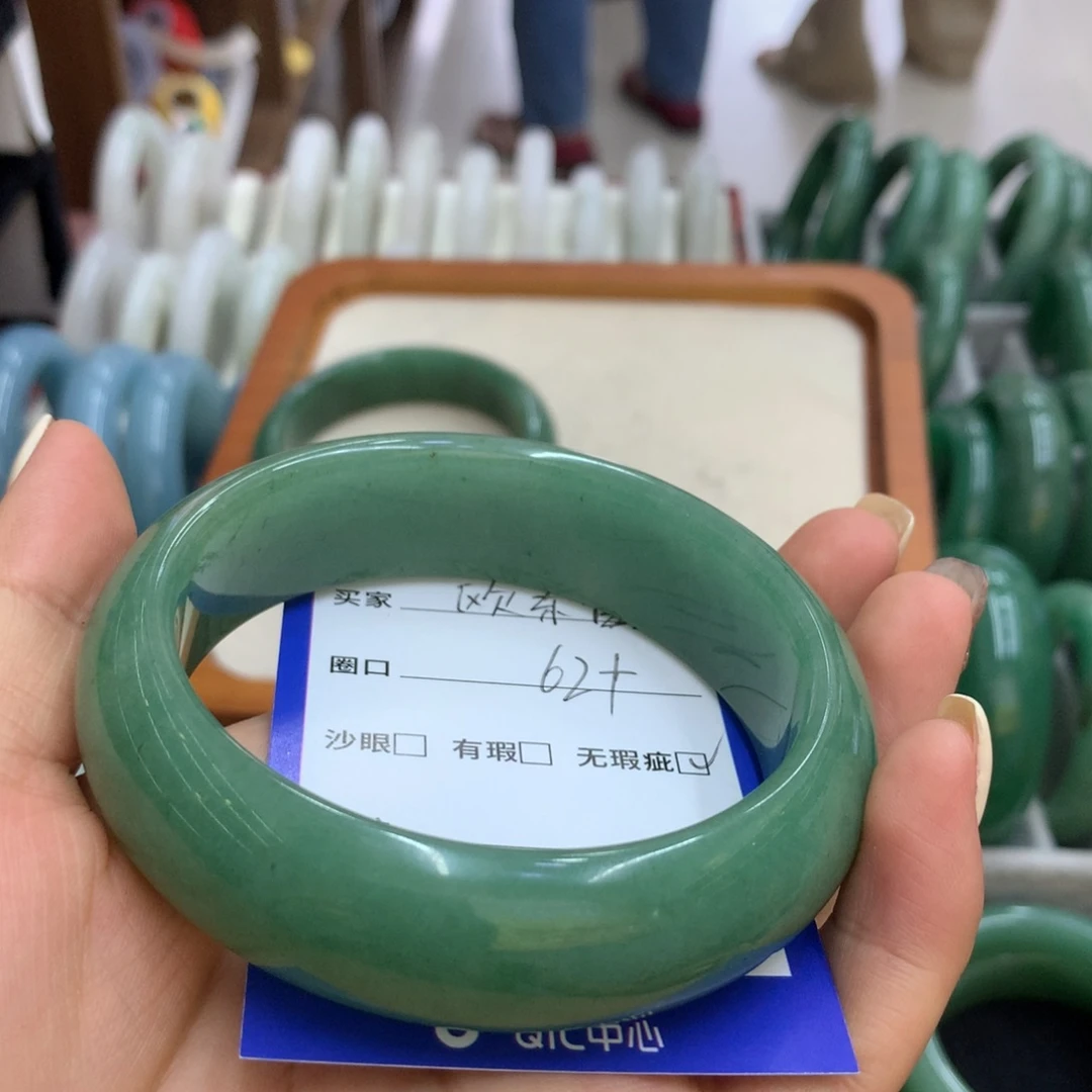 欧***运石英质玉手镯未镶嵌