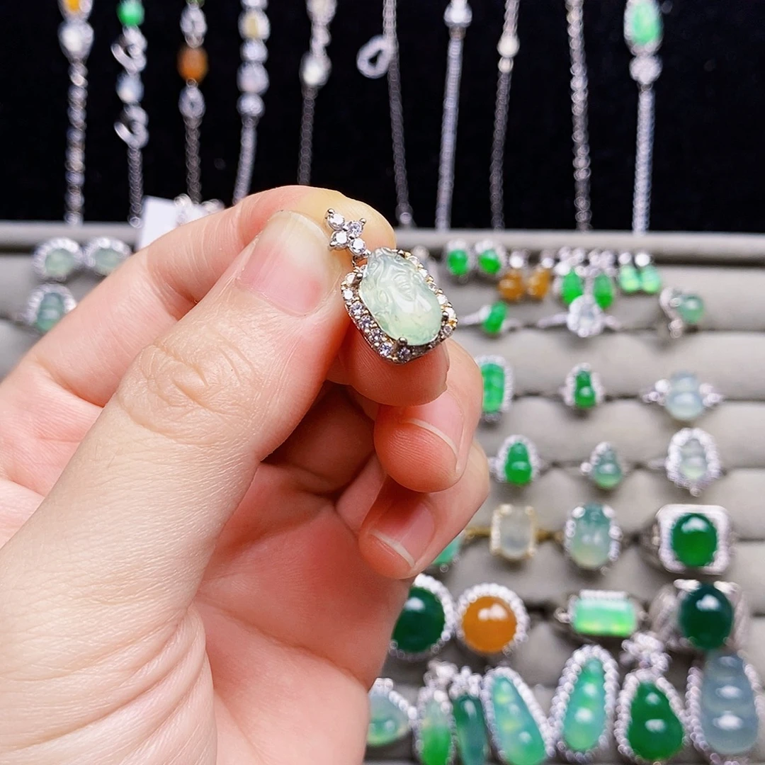 翡翠银S925镶嵌颈饰貔貅