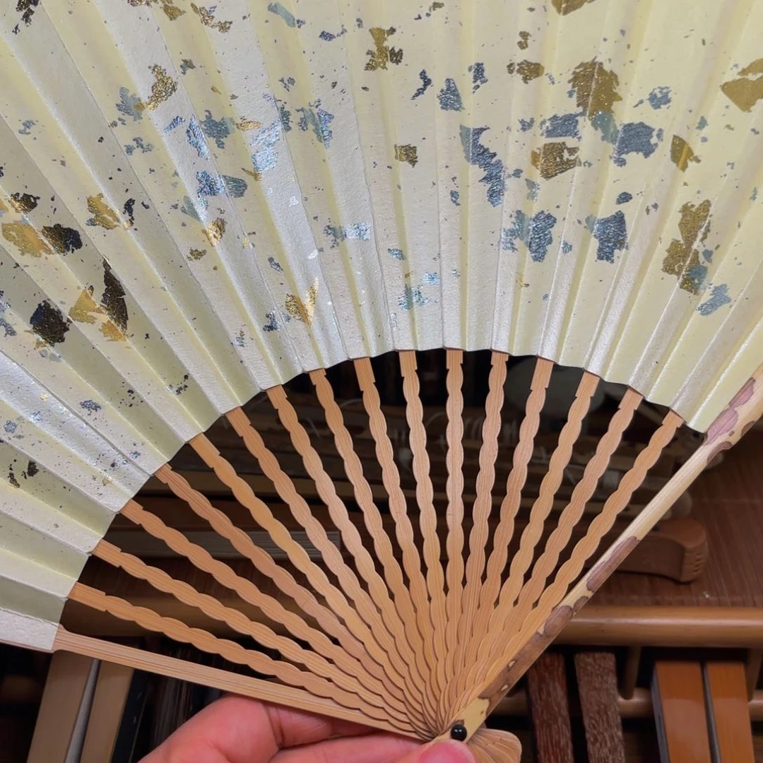 扇子白撒金龙鳞梅妃