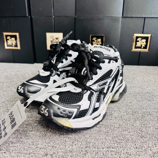 95新 Balenciaga/巴黎世家 Runner 熊猫运动鞋36码ysc1674