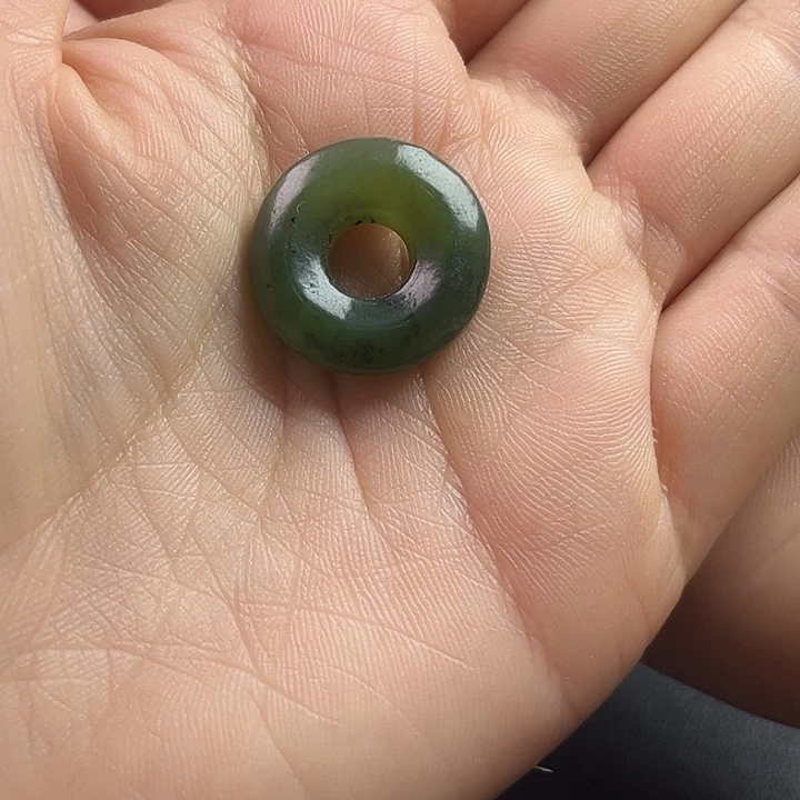 和田玉未镶嵌把件