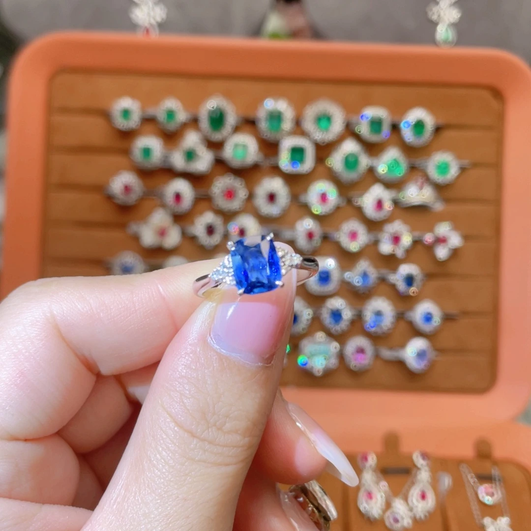 戒指蓝宝石18K金镶嵌2.06