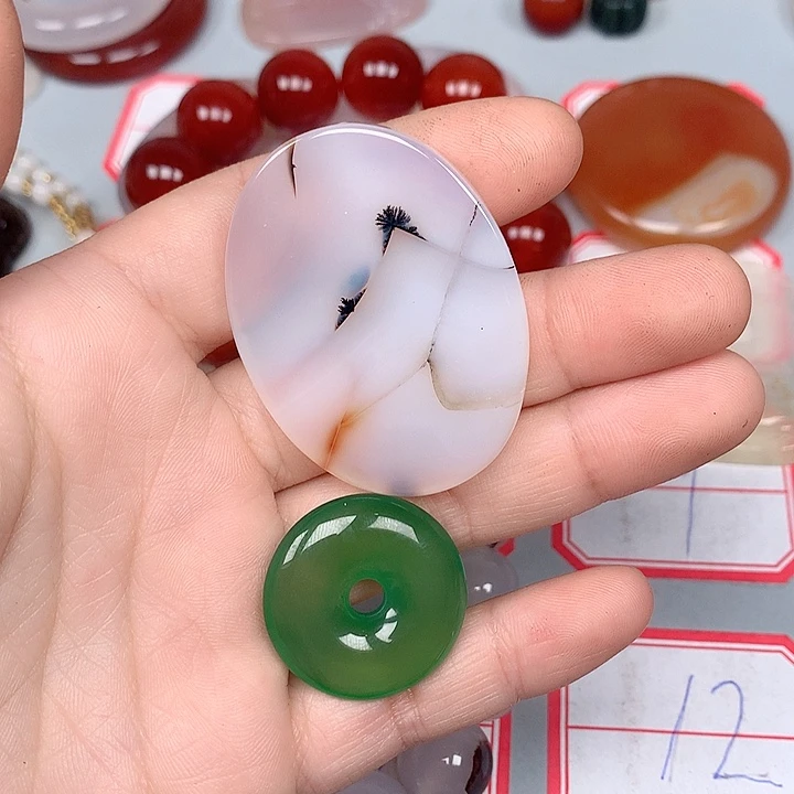 吃***福未镶嵌颈饰玛瑙/玉髓