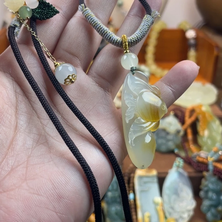 蛇纹石玉未镶嵌吊坠