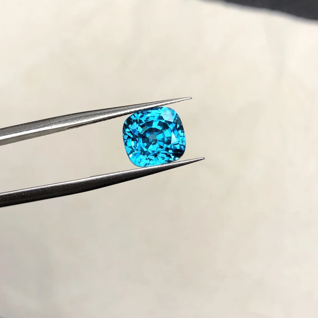 天然全净体蓝色锆石风信子刻面裸石6.93克拉