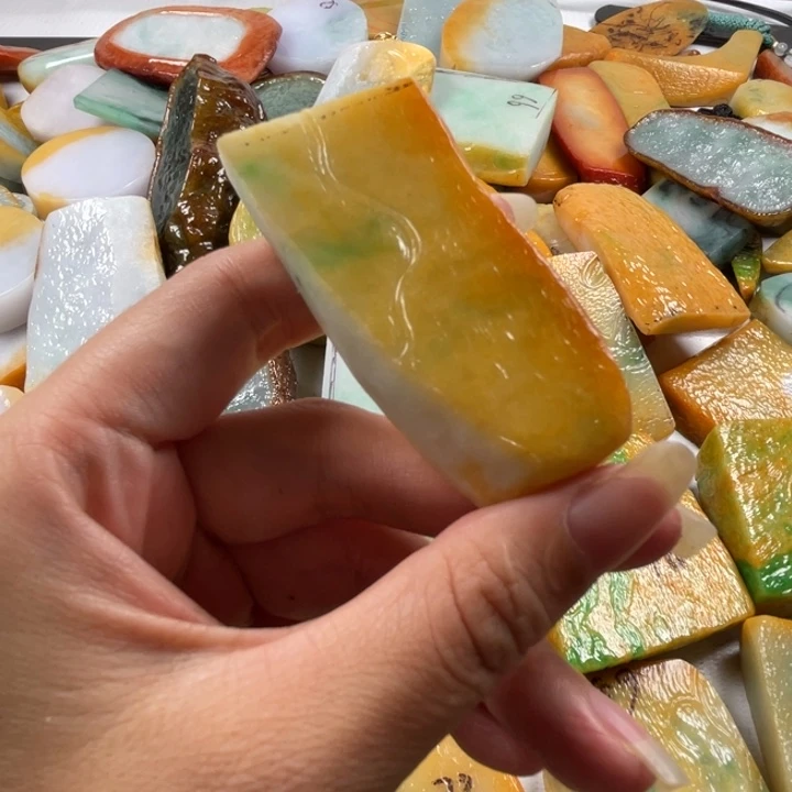 【闪购商品】颈饰未镶嵌翡翠翡翠