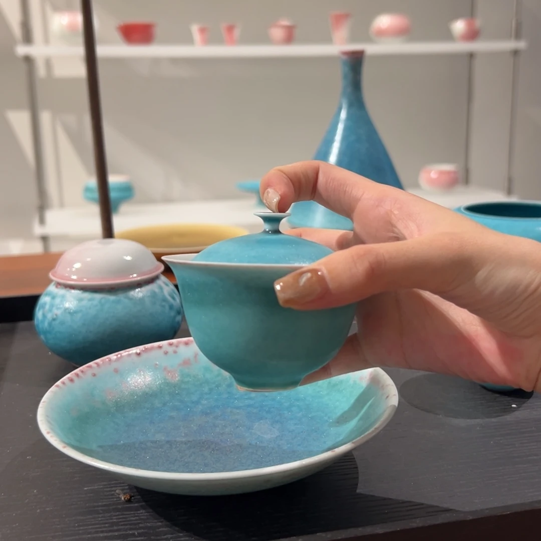 瓷片陶瓷。        陶瓷。