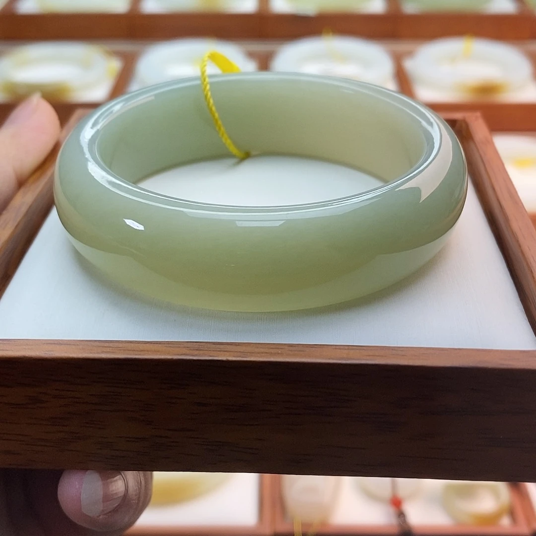 手链未镶嵌和田玉（青白玉）