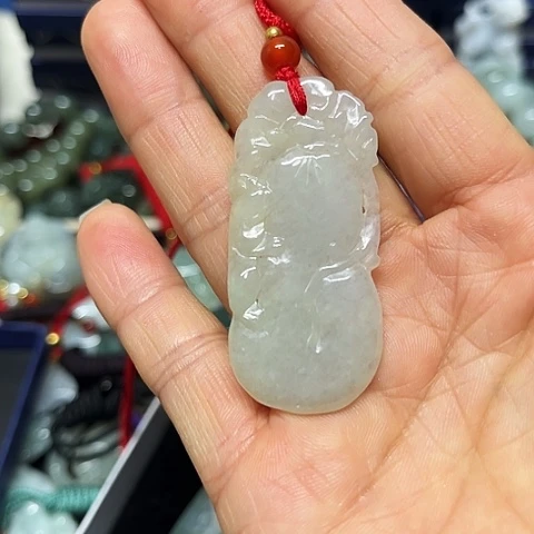 翡翠未镶嵌颈饰挂件