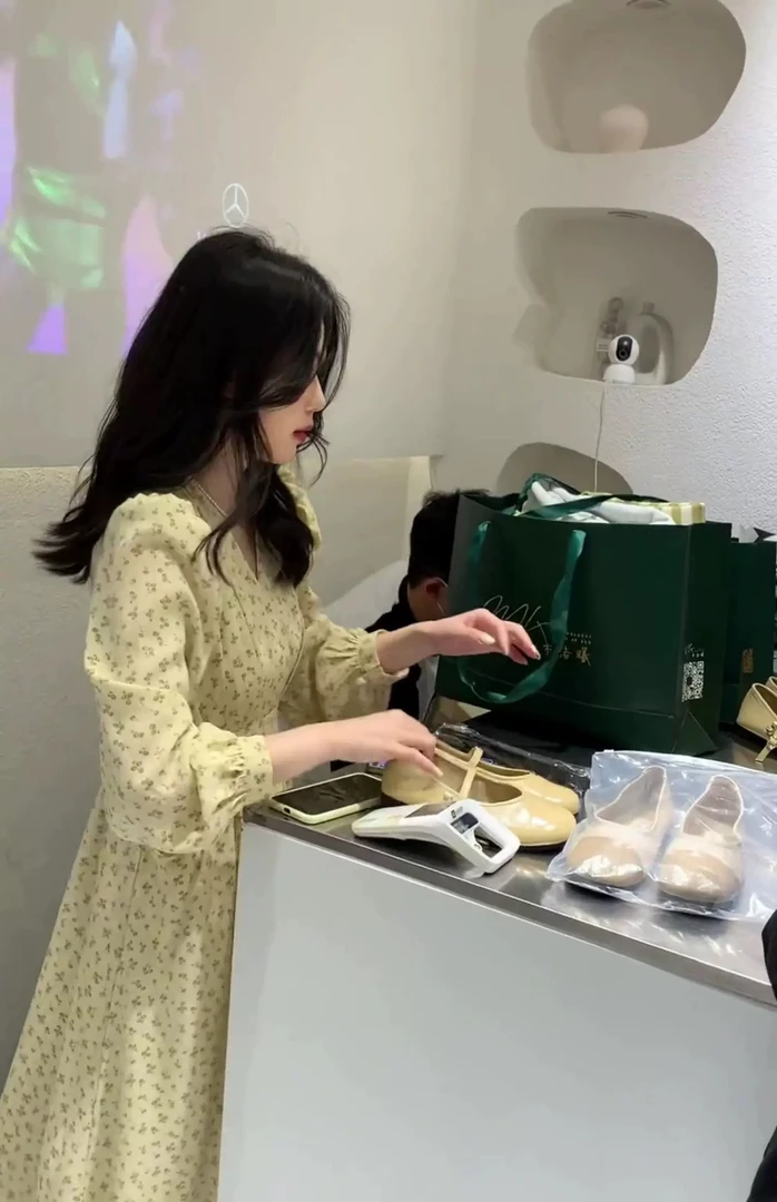 QDA6054温柔风长裙小个子长袖遮肚子减龄显瘦黄色碎花连衣裙女春