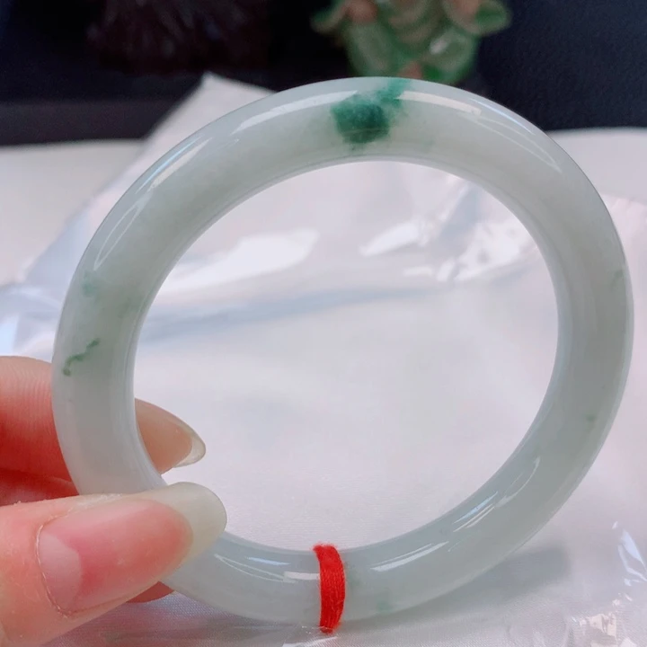 未镶嵌手镯（圆镯）翡翠