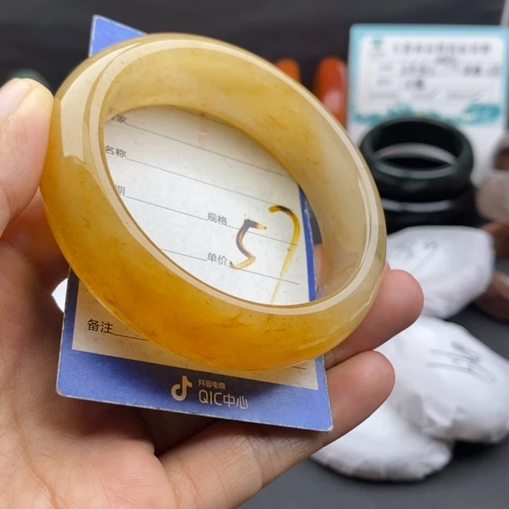 未镶嵌手镯石英质玉