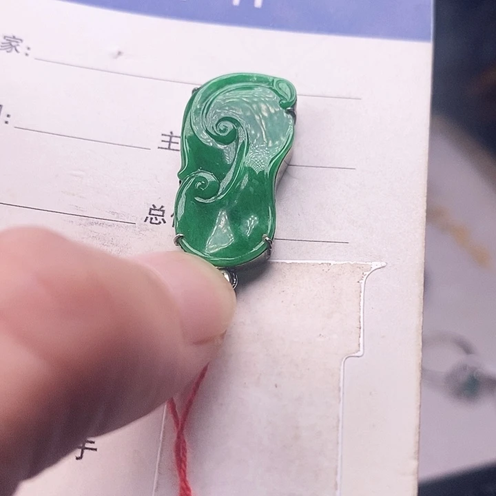 翡翠银S925镶嵌颈饰如意