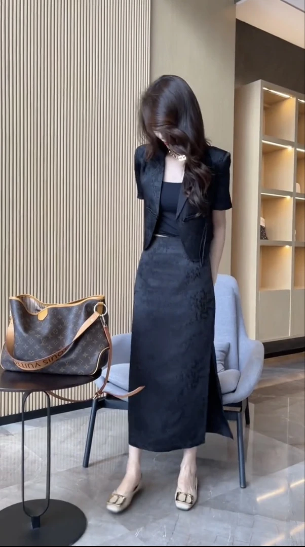 2025新款时尚气质百搭国风网红洋气两件套001