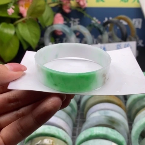 未镶嵌翡翠手镯定制翡翠