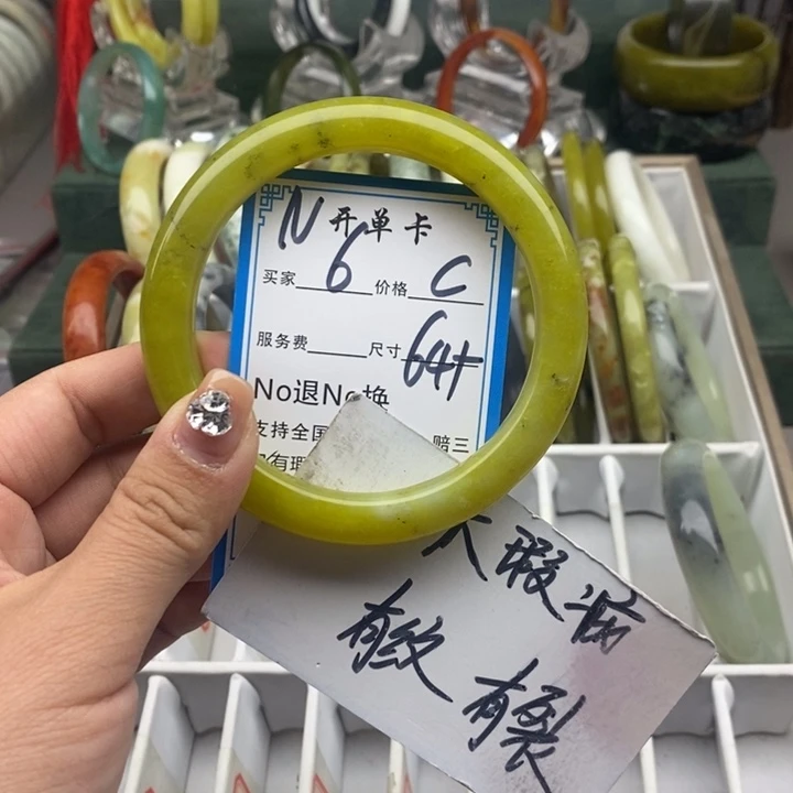 蛇纹石玉未镶嵌手镯