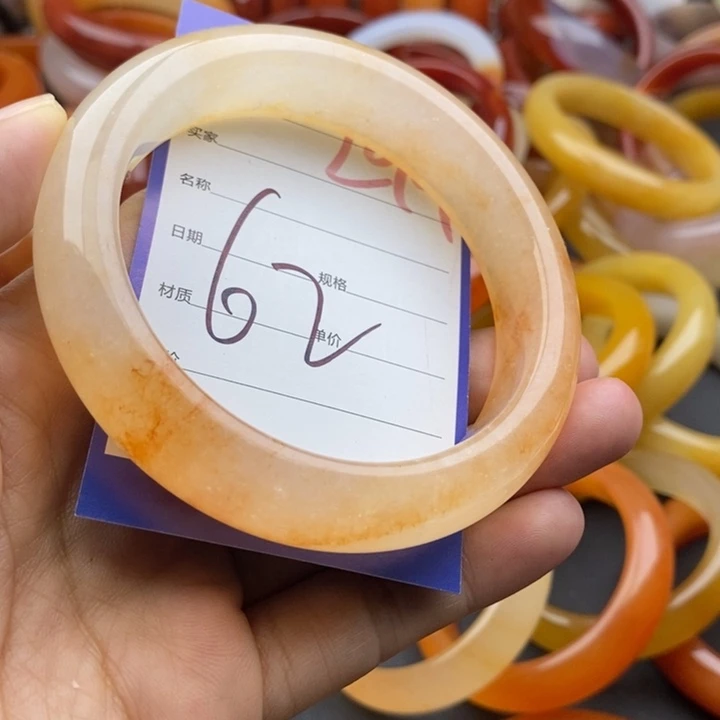 石英质玉未镶嵌手镯