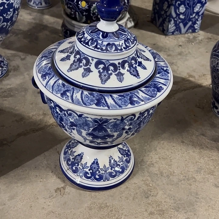 摆件青花瓷手工手绘高温釉下彩，奖杯将军罐