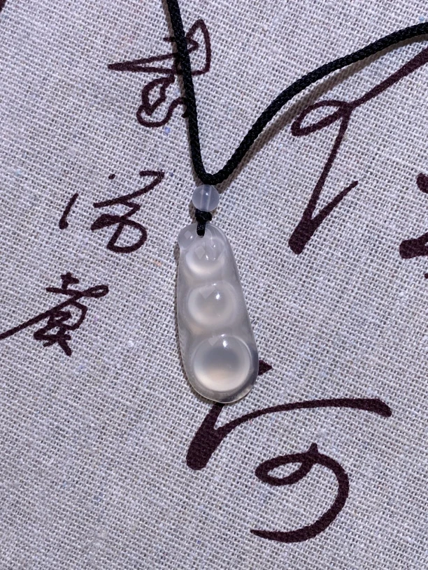 天然玛瑙玉髓高冰福豆连中三元福豆男女通用款百搭吊坠多样性发货