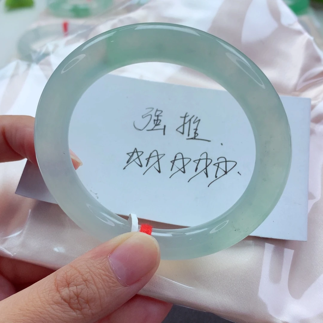 翡翠手镯（圆镯）未镶嵌冰透起光 中大万品质 闭眼拍 喵喵