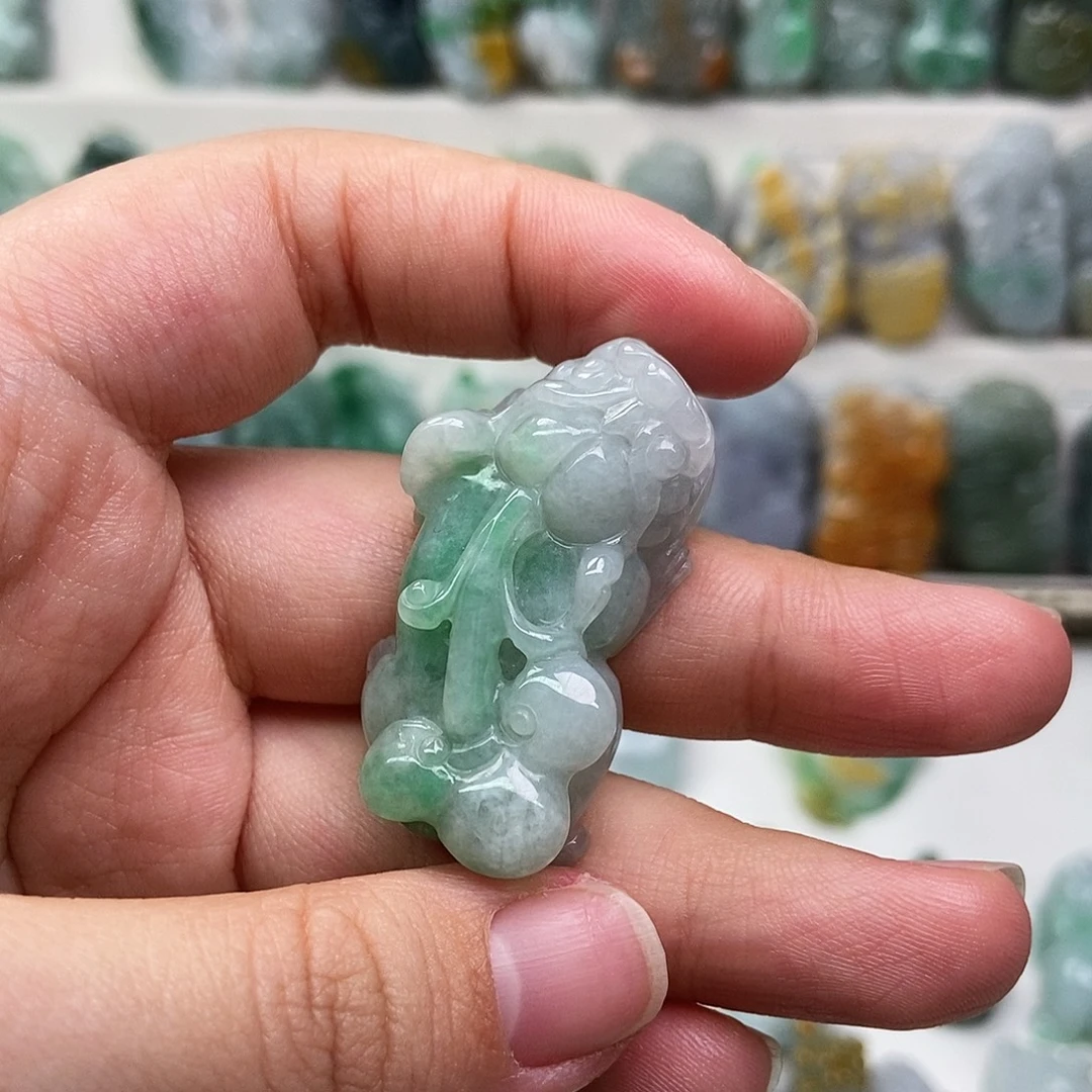 翡翠未镶嵌吊坠(赠链)