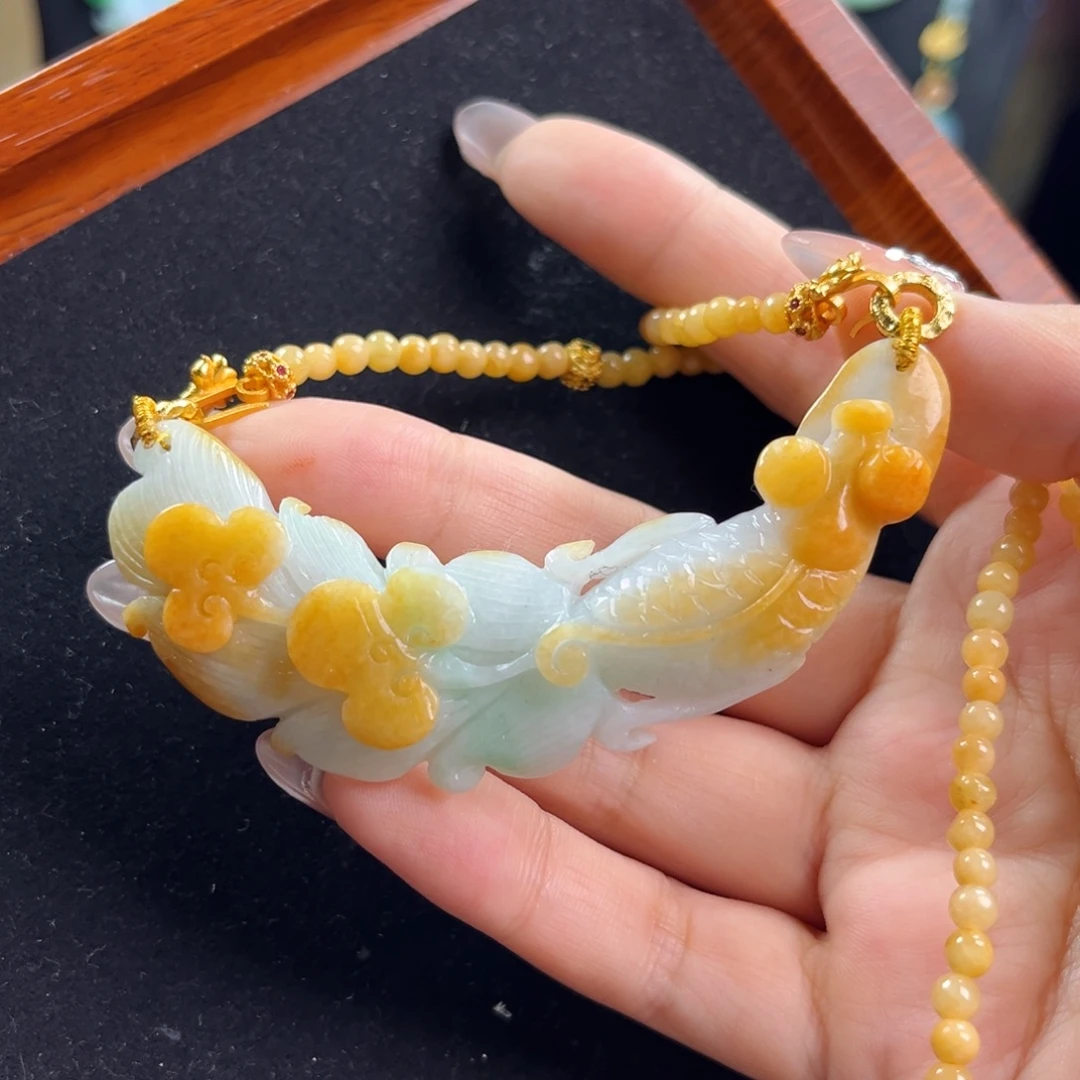 翡翠未镶嵌颈饰锦鲤