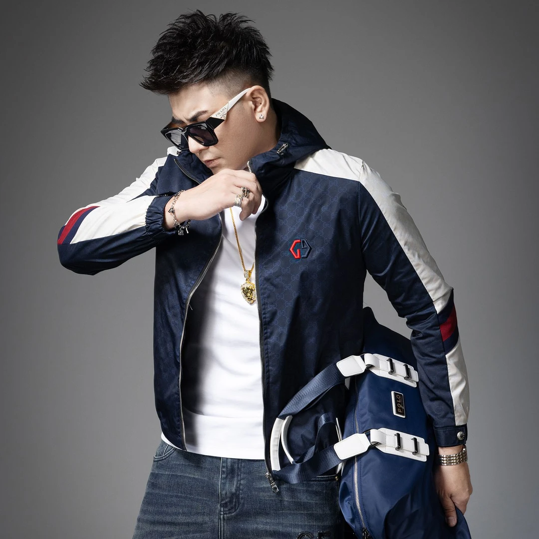 欧洲站男士潮牌拼接刺绣连帽外套2025秋冬季新款时尚蓝色夹克男装