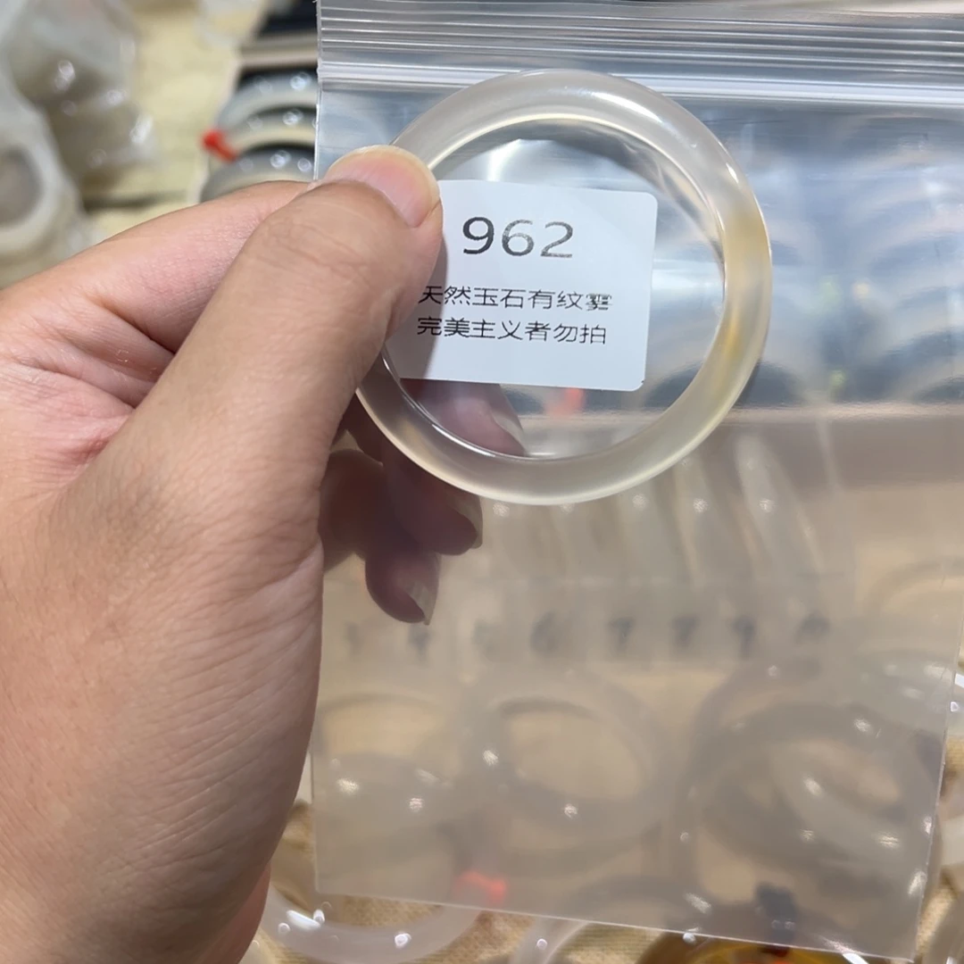 I***k玛瑙/玉髓未镶嵌手镯51