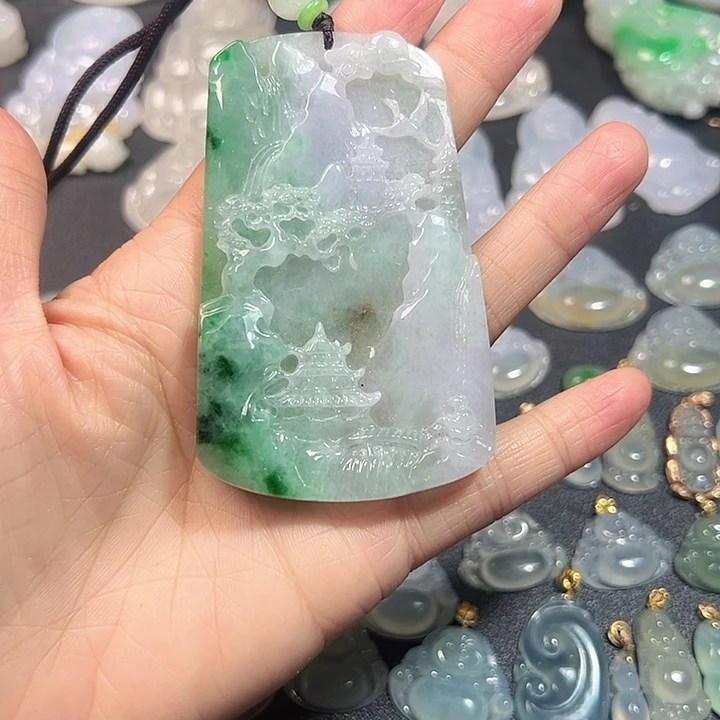 翡翠未镶嵌颈饰大山水