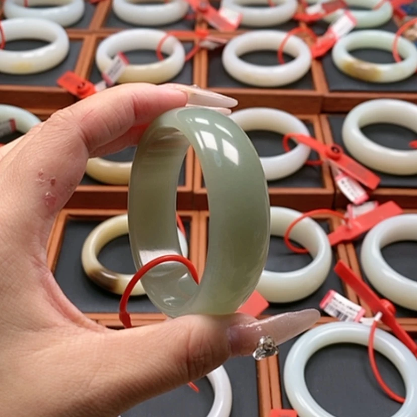 【闪购商品】未镶嵌手镯和田玉