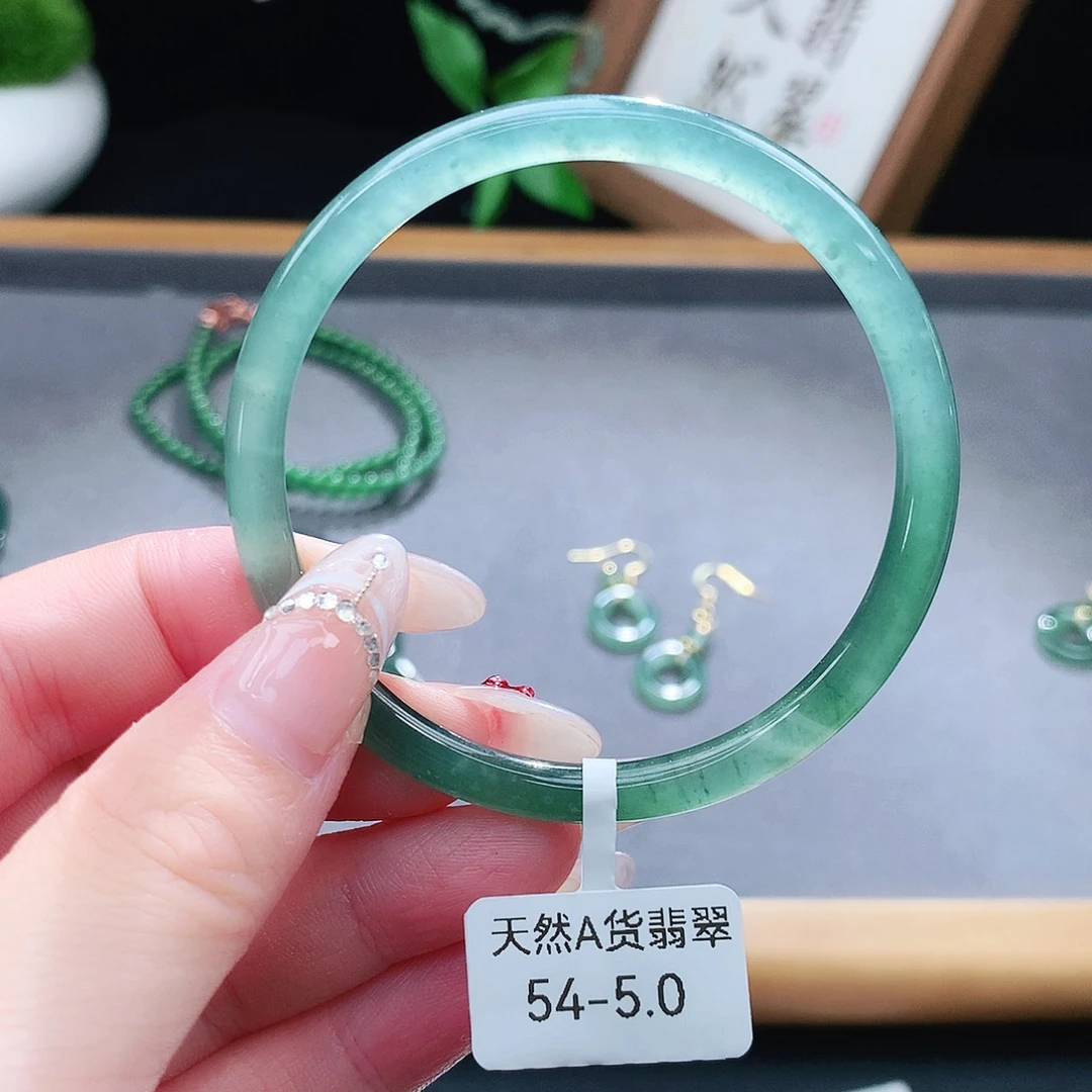 翡翠手镯（圆镯）未镶嵌