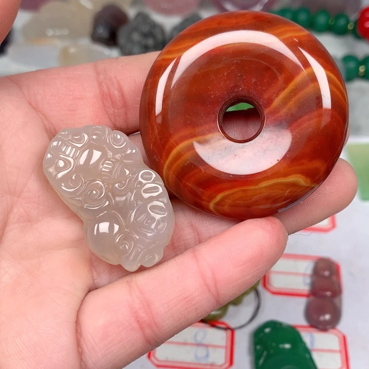 玛瑙/玉髓颈饰未镶嵌小****斗