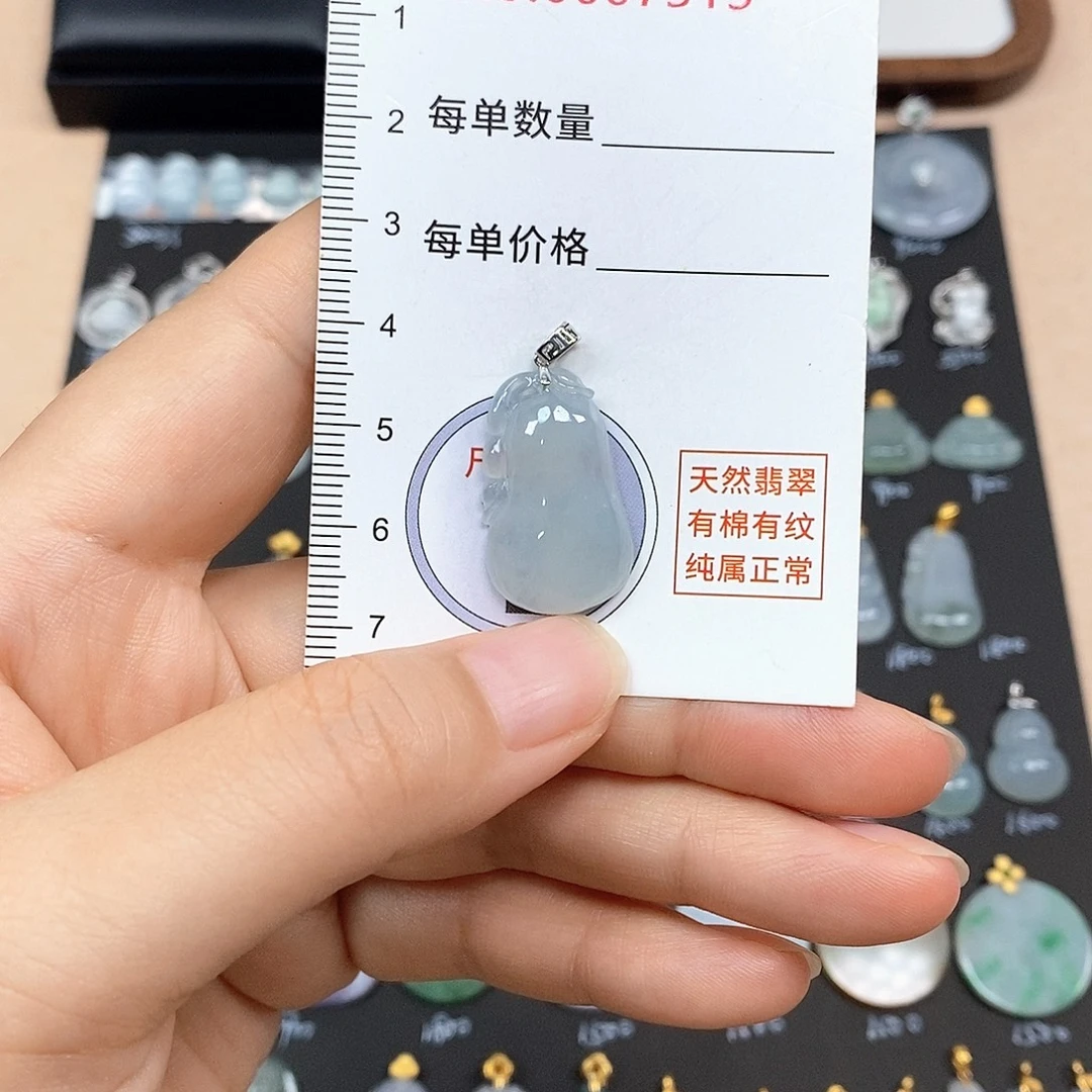 颈饰18K金镶嵌翡翠